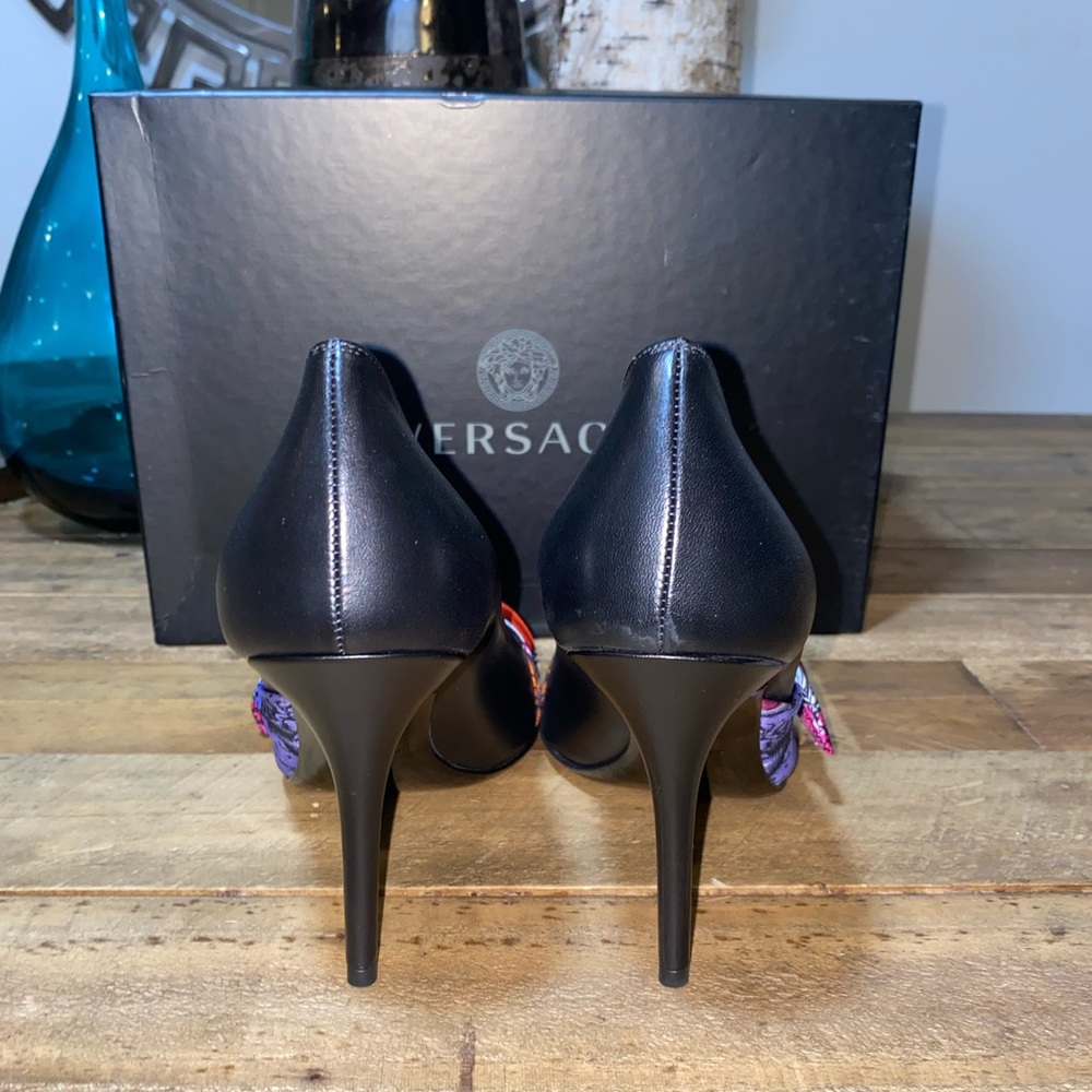 Versace Décolleté Leather Pumps w/Bow - Picture 10 of 12